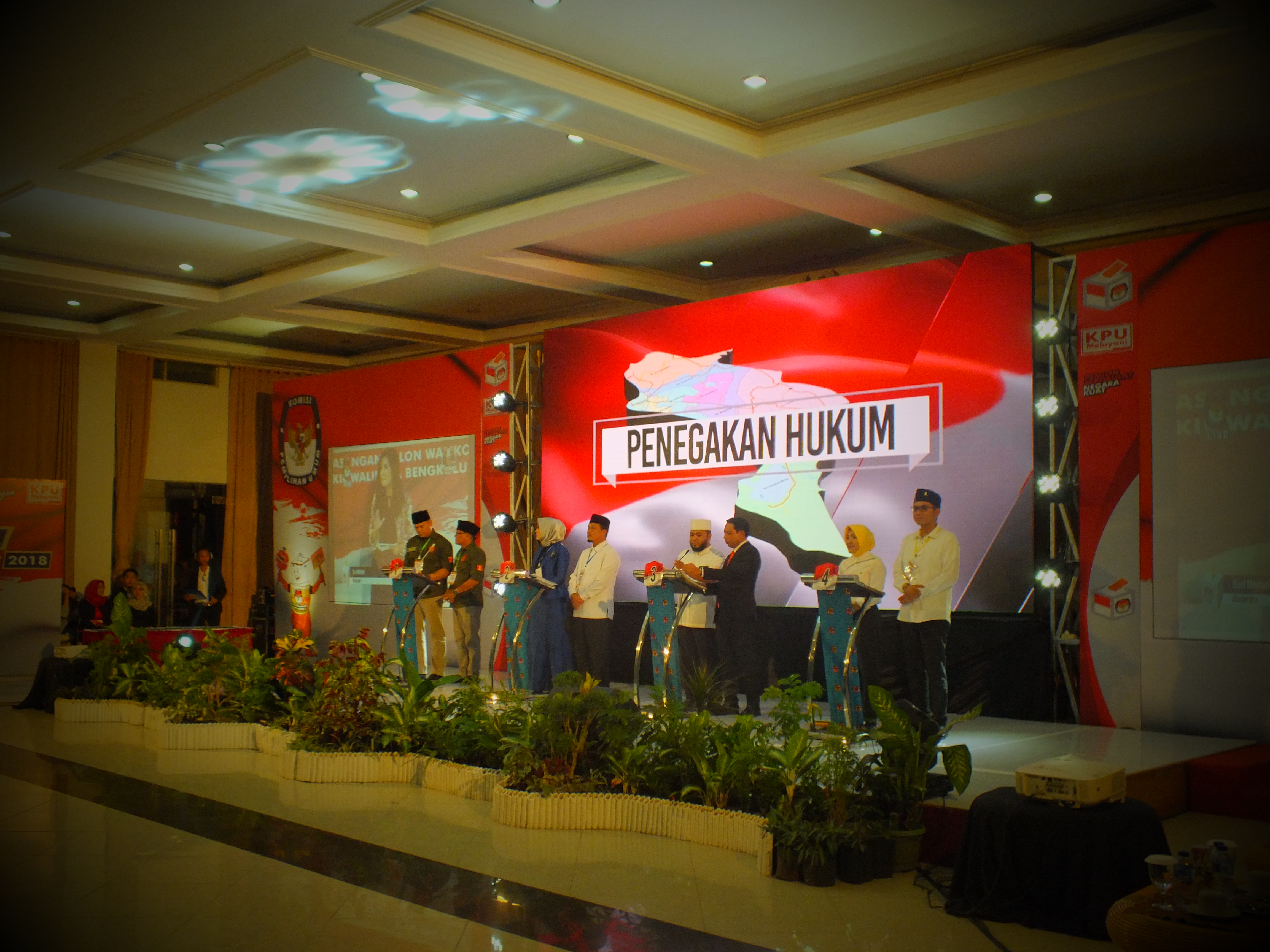 Anggota BAWASLU Provinsi Bengkulu  Menghadiri Undangan Debat Terbuka  Putaran Ketiga  Antar Pasangan Calon Walikota dan Wakil Walikota  Tahun 2018