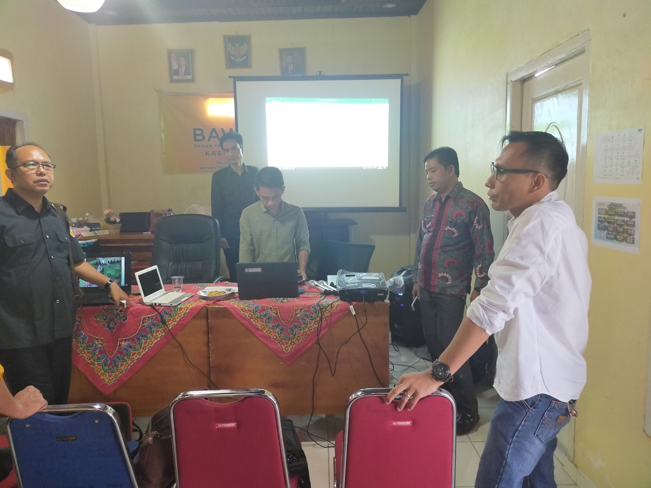 JELANG PILKADA SERENTAK TAHUN 2020, BAWASLU PROVINSI BENGKULU CEK KELENGKAPAN RUANG SIDANG BAWASLU KABUPATEN/KOTA SE-PROVINSI BENGKULU