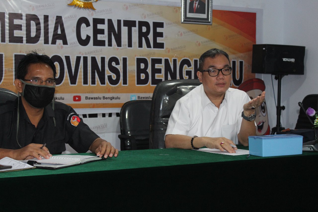 SIAPKAN LANGKAH STRATEGIS HADAPI PILKADA 2020, DIVISI SDM DAN ORGANISASI BAWASLU PROVINSI BENGKULU GELAR RAPAT INTERNAL
