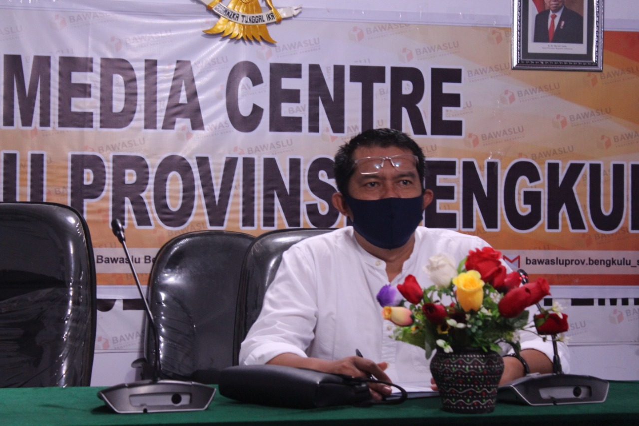 TINGKATKAN SDM HUKUM, DIVISI HUKUM BAWASLU PROVINSI BENGKULU IKUT PELATIHAN DARING ANGKATAN I