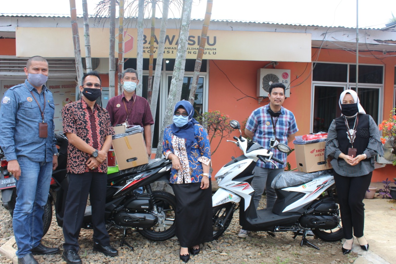 BAWASLU PROVINSI BENGKULU TERIMA REWARD DARI BANK BENGKULU: DUA UNIT SEPEDA MOTOR DAN DUA UNIT IPHONE 11