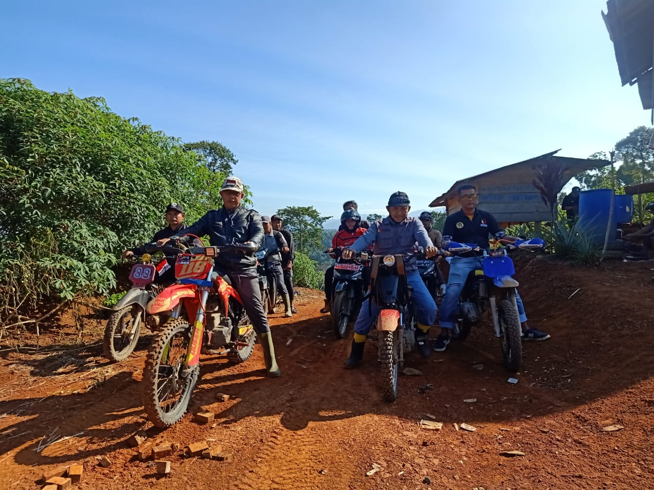 Melakukan Pengawasan di Daerah Sulit, Ediansyah Pastikan Warga Pedalaman Mukomuko Tidak Kehilangan Hak Pilih