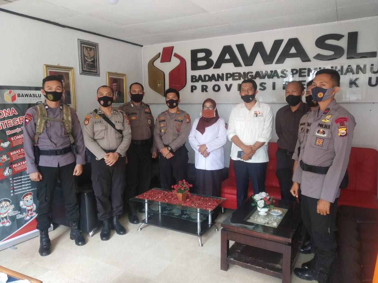 PASTIKAN KESIAPAN PEMILIHAN KEPALA DAERAH TAHUN 2020 BERLANGSUNG AMAN DAN KONDUSIF JAJARAN KEPOLISIAN DAERAH BENGKULU SIAP KIRIMKAN PERSONEL KE KANTOR BAWASLU PROVINSI BENGKULU