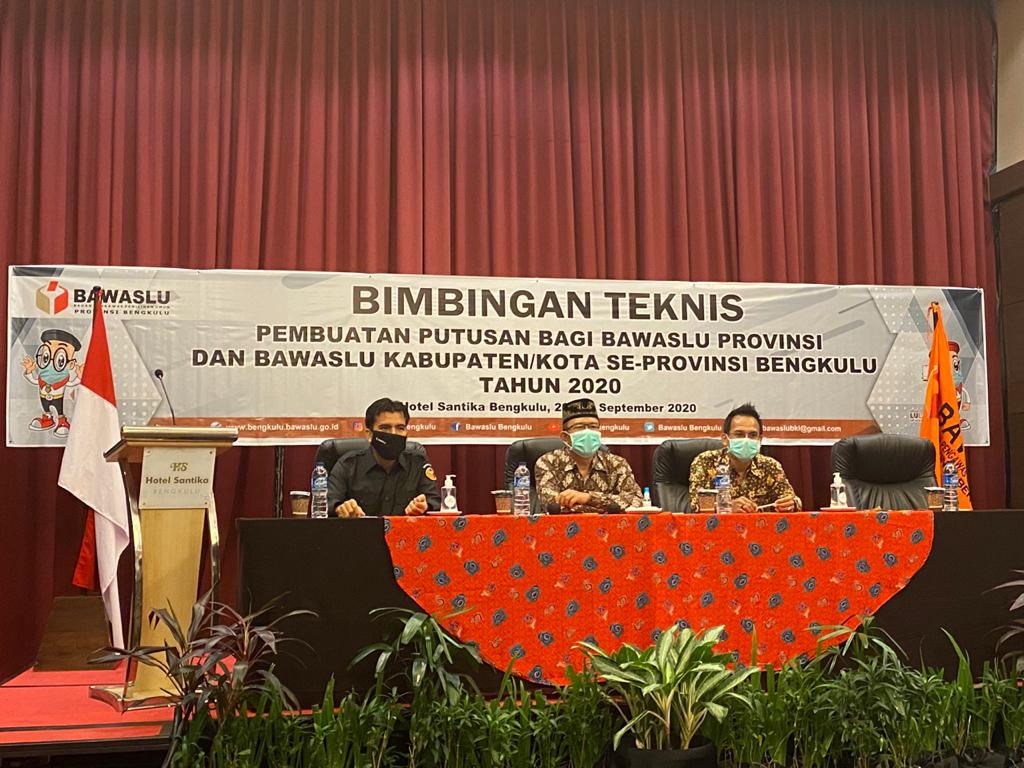 Bawaslu Provinsi Bengkulu Gelar Bimtek Pembuatan Putusan