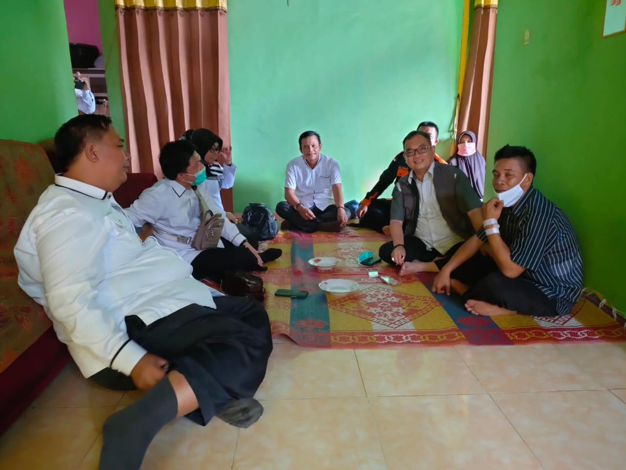 Kunjungan Bawaslu Provinsi Bengkulu ke Kediaman Ketua Panwascam Seluma Utara, Korban Penusukan Oknum ASN