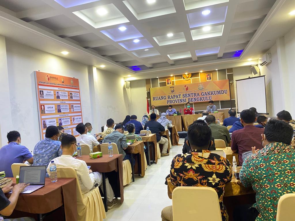 Rapat Persiapan Pembuatan Keterangan Tertulis Bawaslu dalam Perselisihan Hasil Pemilihan (PHP) di Mahkamah Konstitusi (MK)