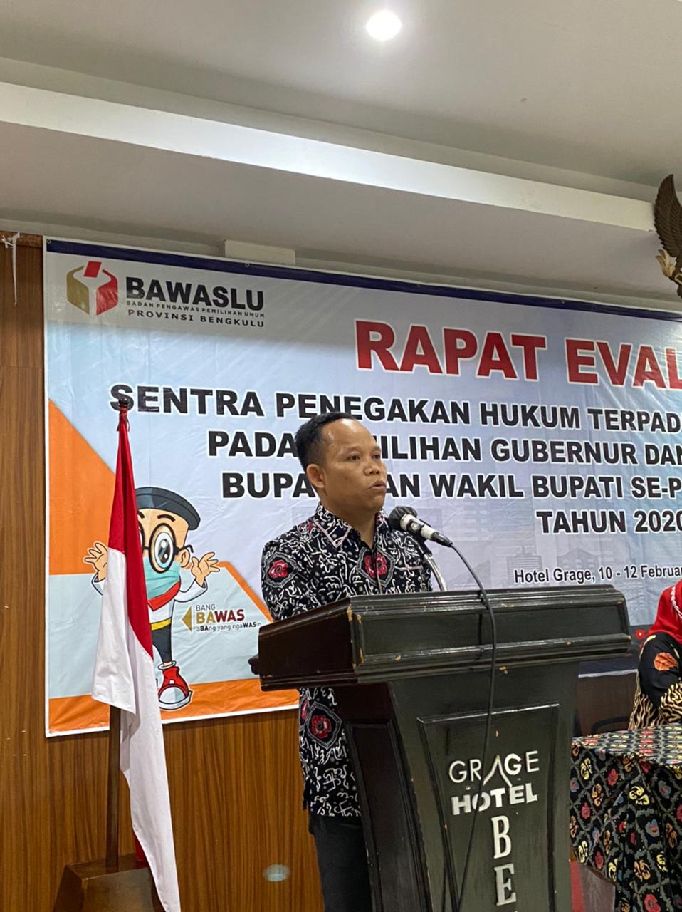 RAPAT EVALUASI SENTRA PENEGAKAN HUKUM TERPADU (SENTRA GAKKUMDU) PADA PEMILIHAN GUBERNUR DAN WAKIL GUBERNUR, BUPATI DAN WAKIL BUPATI SE- PROVINSI BENGKULU TAHUN 2020