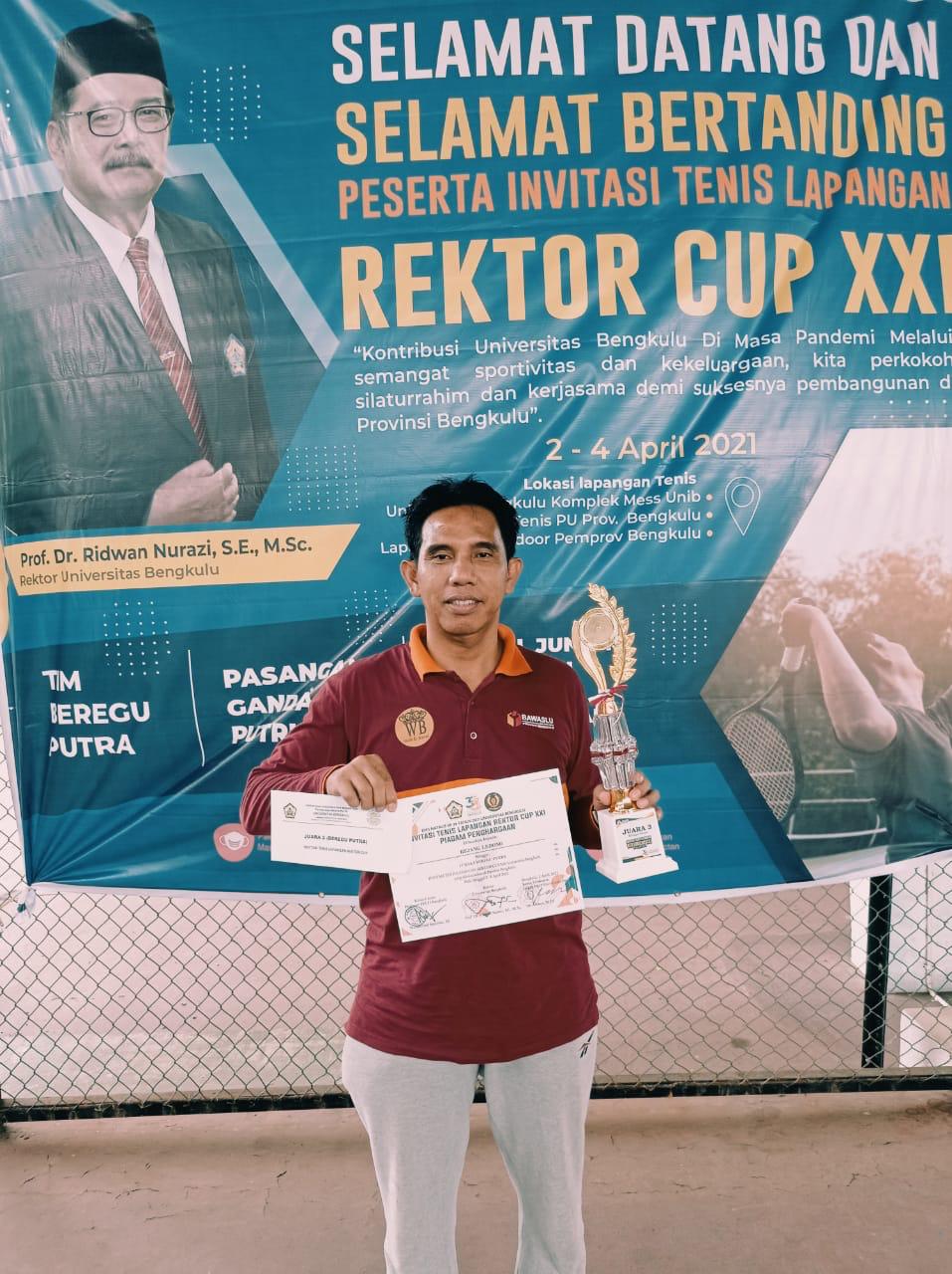 Keren! Bawaslu Bengkulu Raih Juara 3 di Ajang Kejuaraan Tenis Beregu Rektor Cup UNIB XXI