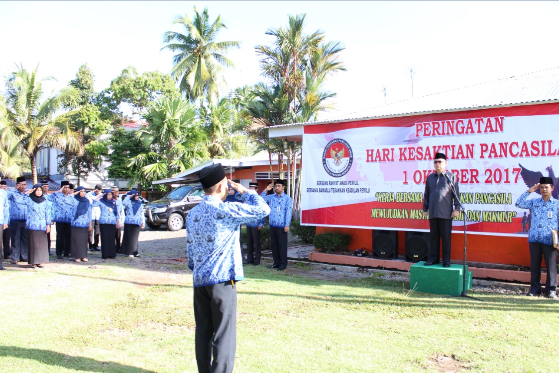 UPACARA PERINGATAN HARI KESAKTIAN PANCASILA 1 OKTOBER 2017 Tema : " KERJA BERSAMA BERLANDASKAN PANCASILA MEWUJUDKAN MASYARAKAT ADIL DAN MAKMUR "