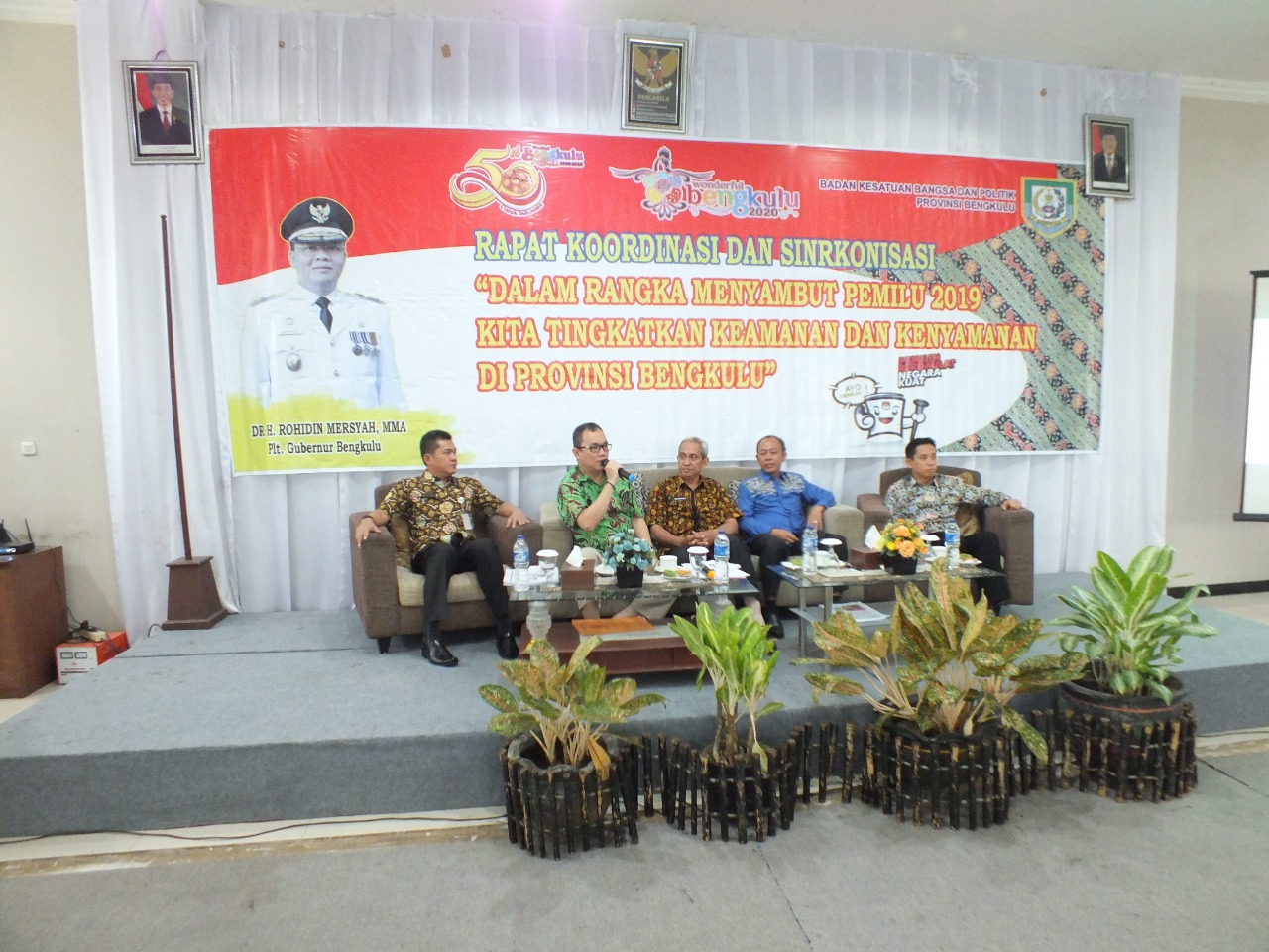 Ketua Bawaslu Provinsi Bengkulu  Menjadi Narasumber dalam Acara  Rapat Koordinasi dan Sinkronsasi  Kesbangpol se- Provinsi Bengkulu  Tahun 2018