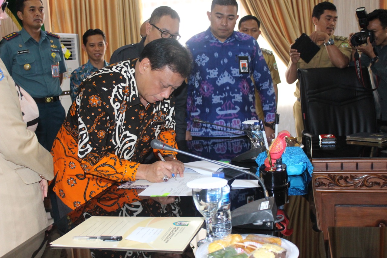 Penanda Tanganan Berita Acara Serah Terima Tanah dan Gedung dari Pemprov Bengkulu kepada Bawaslu Provinsi Bengkulu