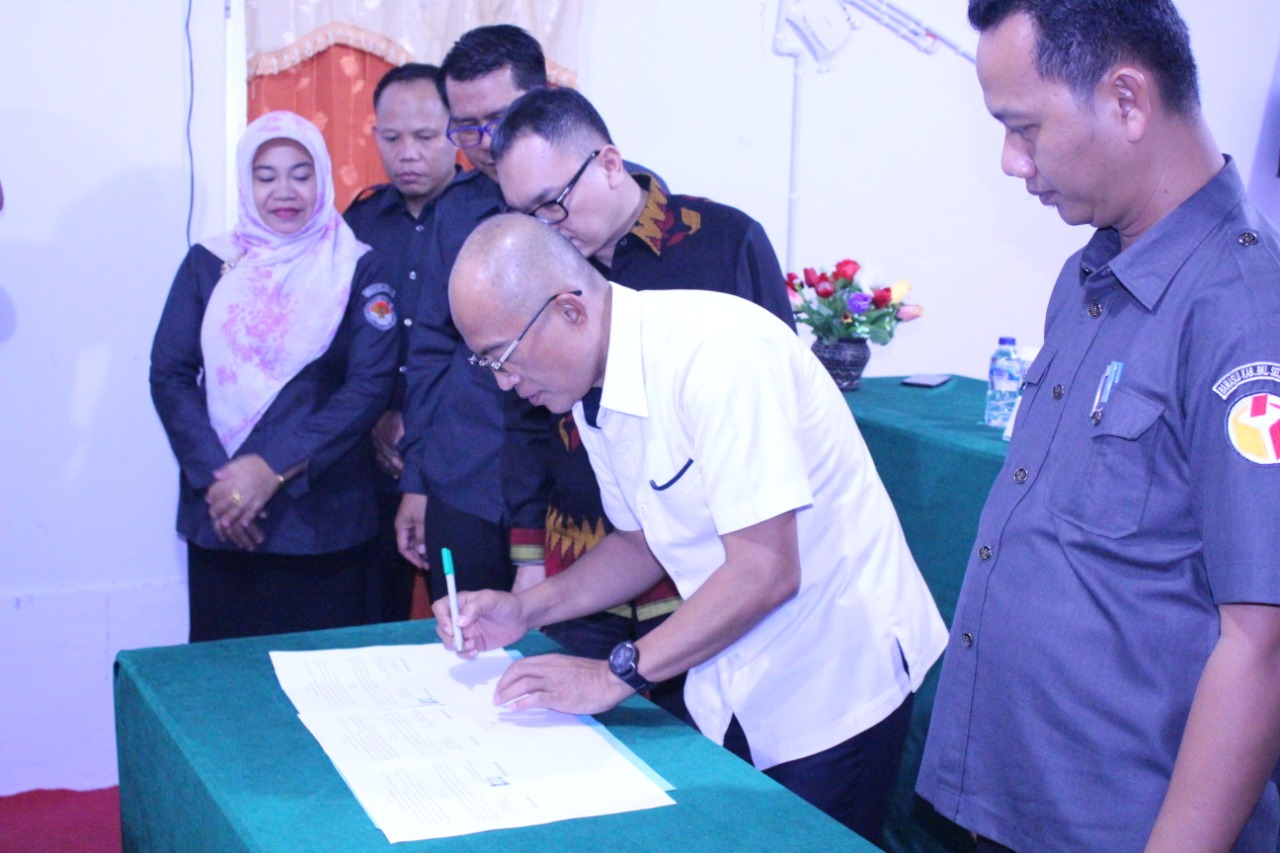 Penanda Tanganan NPHD Pemerintah Daerah Bengkulu Selatan dengan Bawaslu Bengkulu Selatan untuk Pilkada serentak Tahun 2020
