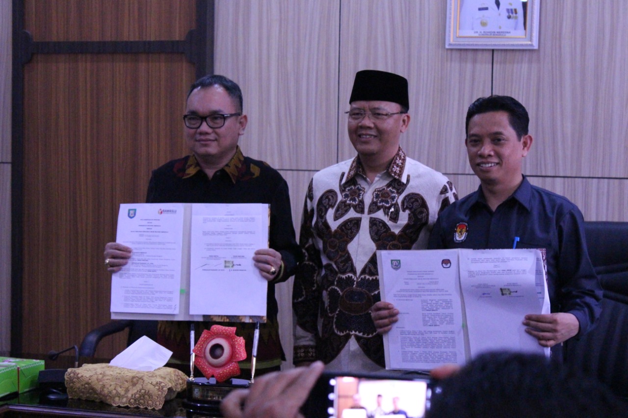 Penandatanganan NPHD Pemerintah Provinsi dengan Bawaslu Provinsi Bengkulu untuk Pilkada serentak Tahun 2020
