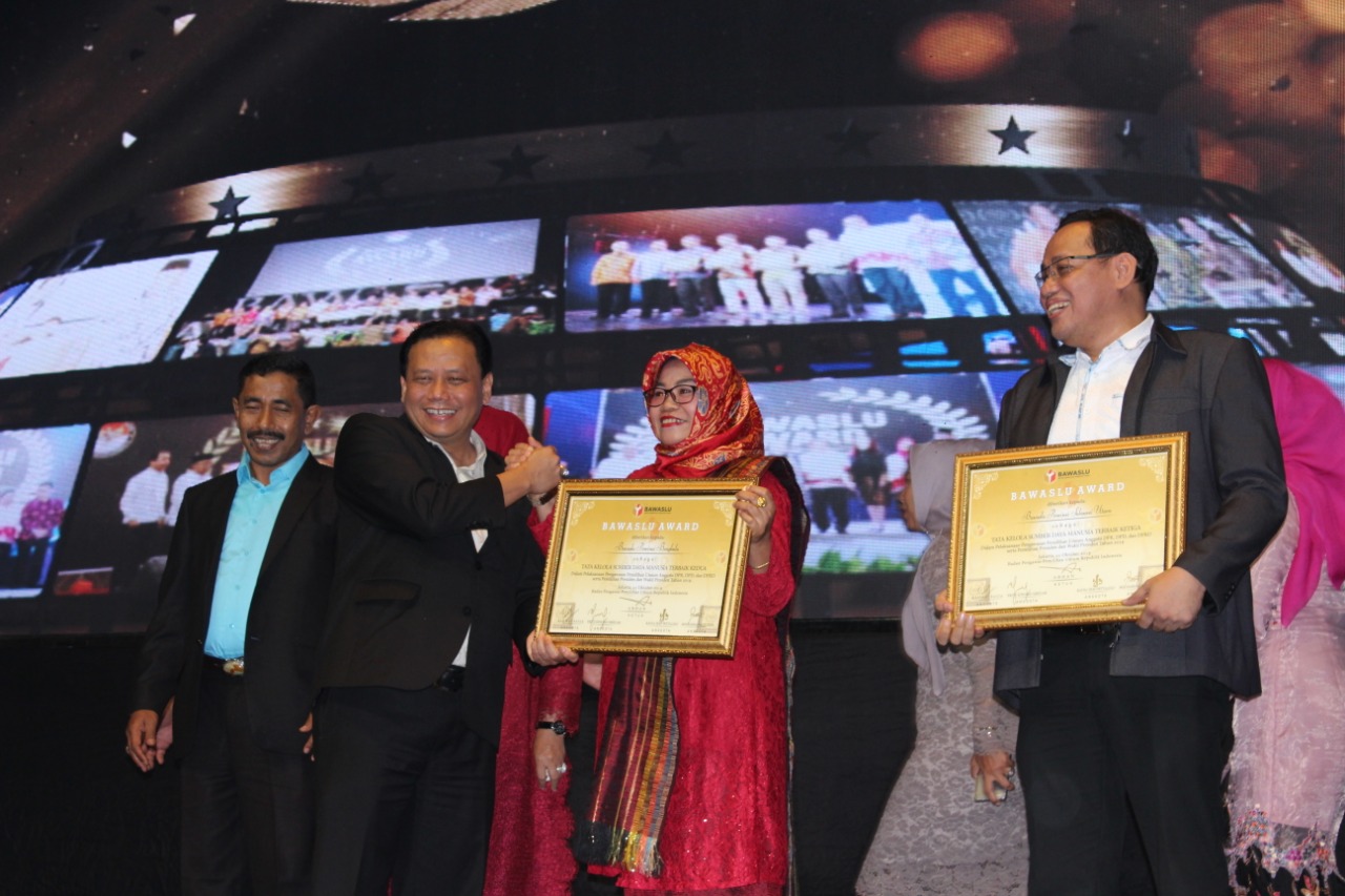 Jajaran Bawaslu Provinsi Bengkulu Memboyong 2 Katagori pada Bawaslu Award 2019