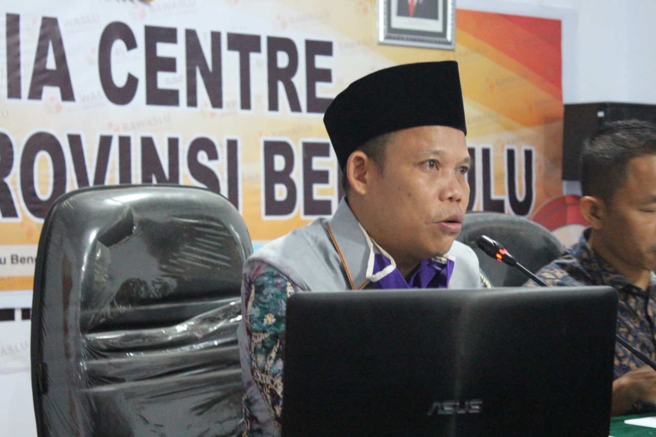 MANFAATKAN TEKNOLOGI DITENGAH PANDEMI COVID-19, DIVISI PENANGANAN PELANGGARAN BAWASLU PROVINSI BENGKULU GELAR SEMINAR VIA DARING