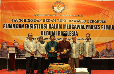 LOUNCHING DAN BEDAH BUKU BAWASLU PROVINSI BENGKULU