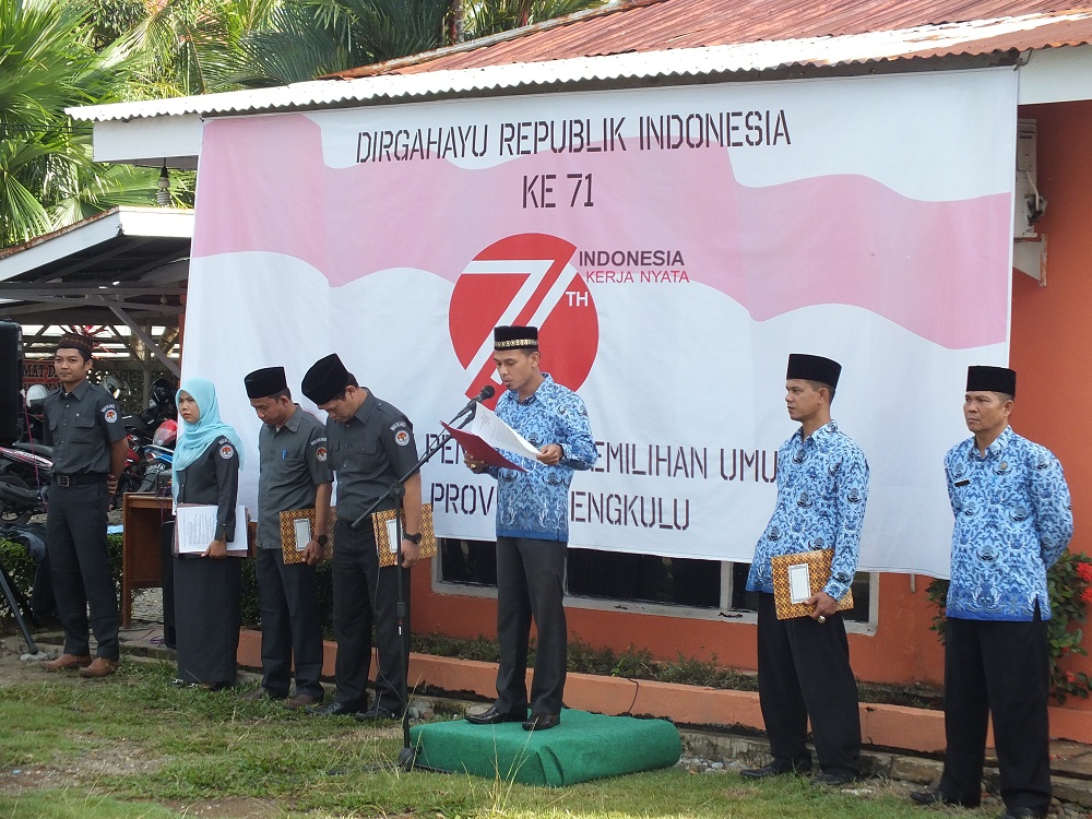 UPACARA PERINGATAN HUT RI KE- 71 SEKRETARIAT BAWASLU PROVINSI BENGKULU