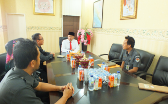 Ketua dan Anggota Bawaslu Provinsi Bengkulu,Kepala Sekretariat dan Kasubag Bawaslu Provinsi Bengkulu melakukan Audiensi denga PLT Gubernur provinsi Bengkulu