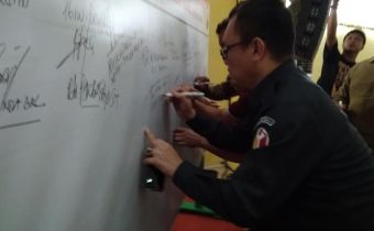 Ketua Bawaslu Provinsi Bengkulu  Memberikan Sambutan dalam Acara  Silaturahim dan Deklarasi Lintas Agama  Di Polda Bengkulu Bengkulu  Tahun 2018