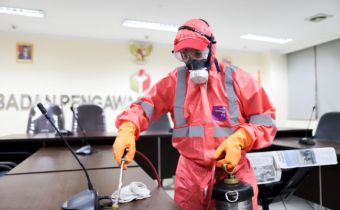 Cegah Korona, Gedung Bawaslu Disemprot Disinfektan