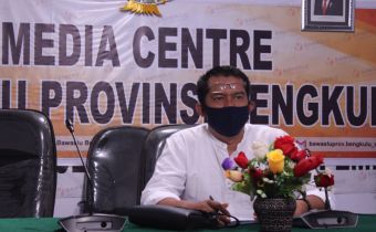 TINGKATKAN SDM HUKUM, DIVISI HUKUM BAWASLU PROVINSI BENGKULU IKUT PELATIHAN DARING ANGKATAN I