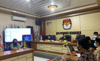 RAPAT DALAM KANTOR TENTANG UJI PUBLIK DPS (DAFTAR PEMILIH SEMENTARA)