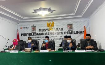 MUSYAWARAH PENYELESAIAN SENGKETA PEMILIHAN AGENDA MENDENGARKAN KETERANGAN SAKSI/AHLI PEMOHON