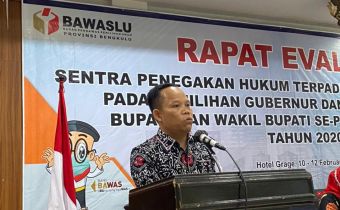 RAPAT EVALUASI SENTRA PENEGAKAN HUKUM TERPADU (SENTRA GAKKUMDU) PADA PEMILIHAN GUBERNUR DAN WAKIL GUBERNUR, BUPATI DAN WAKIL BUPATI SE- PROVINSI BENGKULU TAHUN 2020