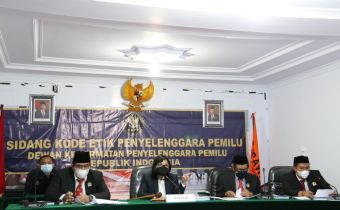 Dewan Kehormatan Penyelnggara Pemilu (DKPP) menyelenggarakan sidang pemeriksaan dugaan pelanggaran kode etik penyelenggara pemilu (KEPP) Perkara nomor 75-PKE-DKPP/II/2021