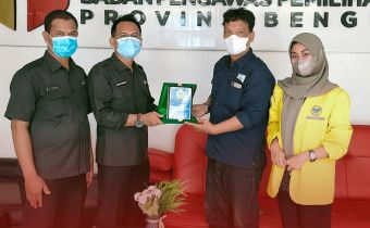 Mahasiswa Dehasen Selesai Magang di Bawaslu Provinsi Bengkulu