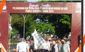 Ketua Bawaslu Provinsi Bengkulu Halid Saifullah ikuti giat â€œSepeda Santai Pemiluâ€ KPU