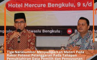 Tiga Narasumber Menyampaikan Materi Pada Rakor Potensi Pelanggaran Pada Tahapan Pemuktahiran Data Pemilih dan Penyusunan Daftar Pemilih.