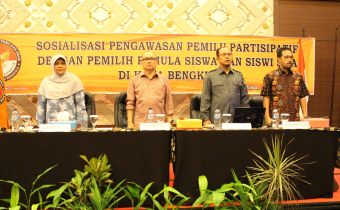 ACARA SOSIALISASI PENGAWASAN PEMILU PARTISIPATIF DENGAN PEMILIH PEMULA SISWA DAN SISWI SMA DI BENGKULU TAHUN 2017