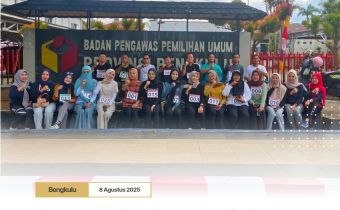 Jumat Sehati, Bawaslu Provinsi Bengkulu lakukan Pemeriksaan Kesehatan dan Jalan Sehat bersama Puskesmas Jalan Gedang